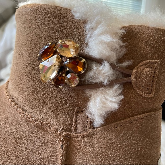UGG Mini Bailey gem bootie - NWOB never worn! size 6. Bling bling 😻 - Picture 4 of 8